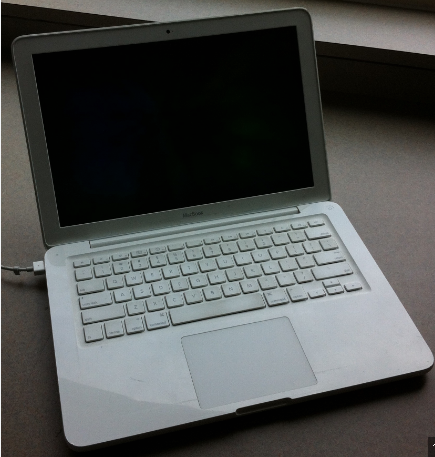 MacBook (White/Black Plastic, 2006–2011)